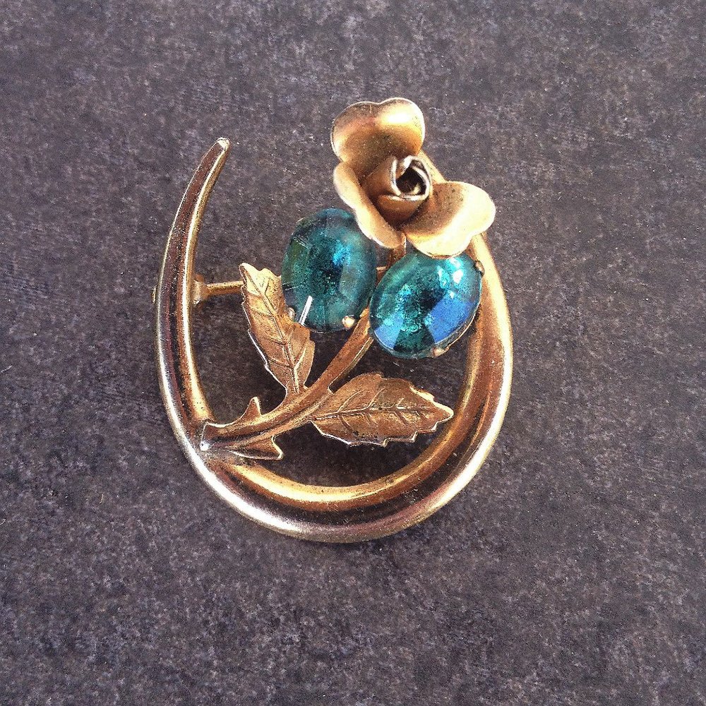Vintage Gold Tone Floral Horse Shoe Pin